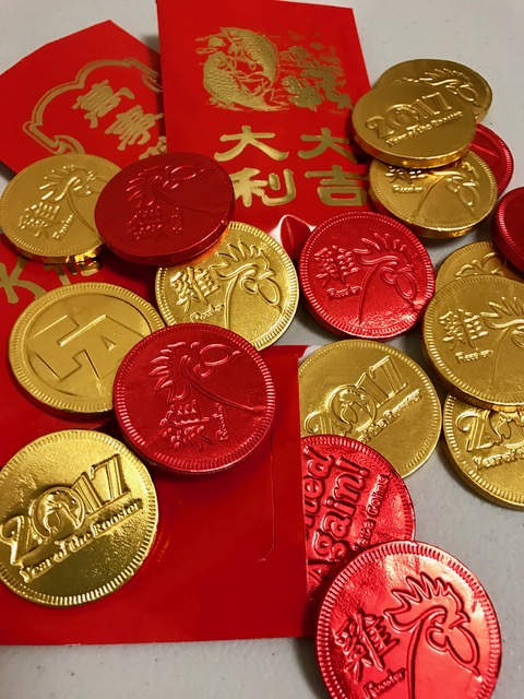 How to Give Chinese New Year Red Envelopes - Lunar New Year